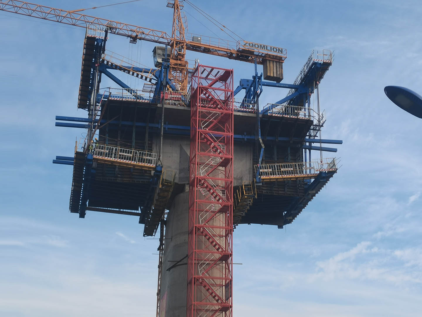 懸掛法施工連續梁質量控制